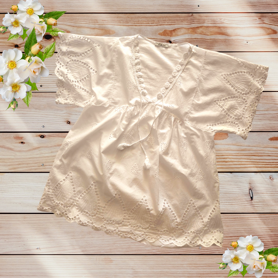 IS.2.02140-white lace blouse