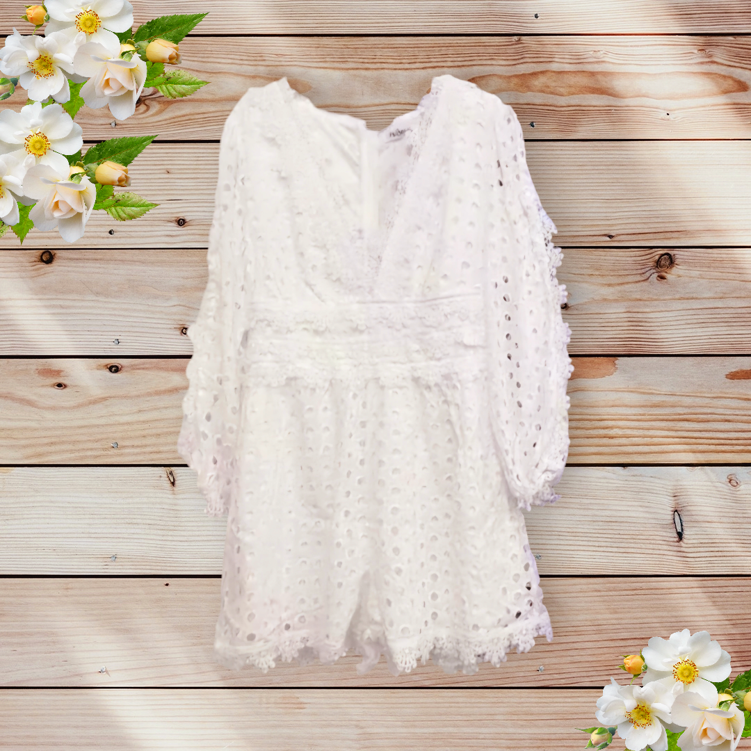 IS.2.02144-white lace dress